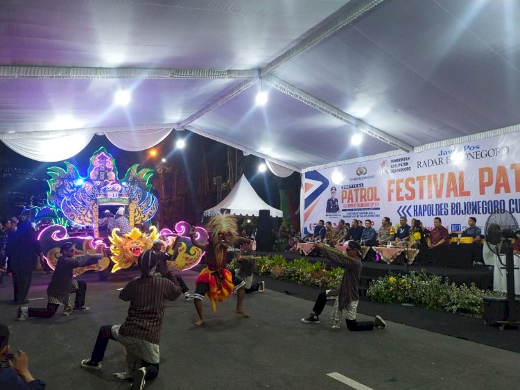 Polres Bojonegoro Gandeng Media Sampaikan Pesan Pemilu Damai Lewat Festival Patrol Oklik